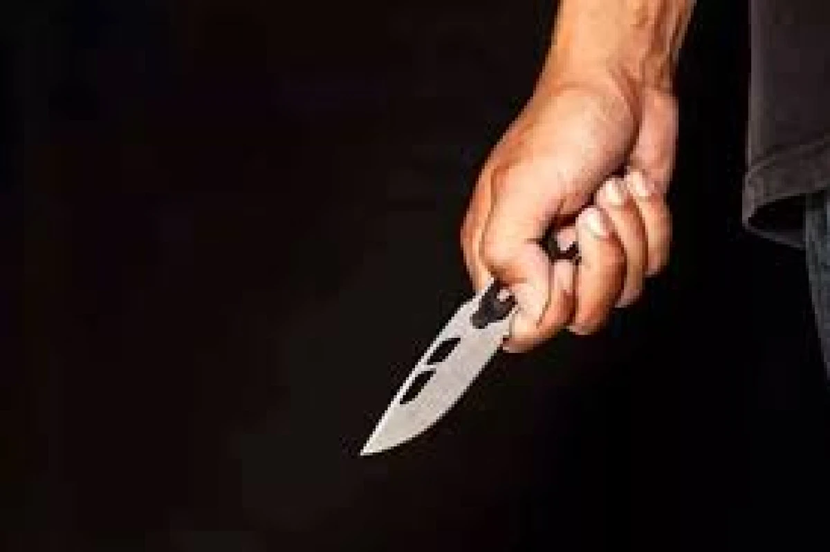 BABA GÖZÜNÜ KIRPMADAN OĞLUNU KANLAR İÇİNDE BIRAKTI