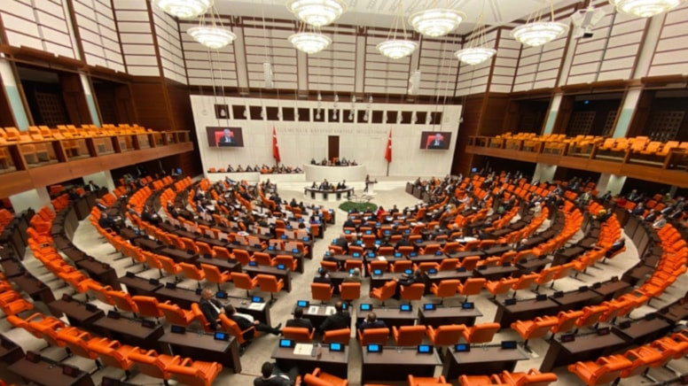 TARTIŞMALI SOYADI DÜZENLEMESİNİ DE İÇEREN 9. YARGI PAKETİ KOMİSYONDAN GEÇTİ