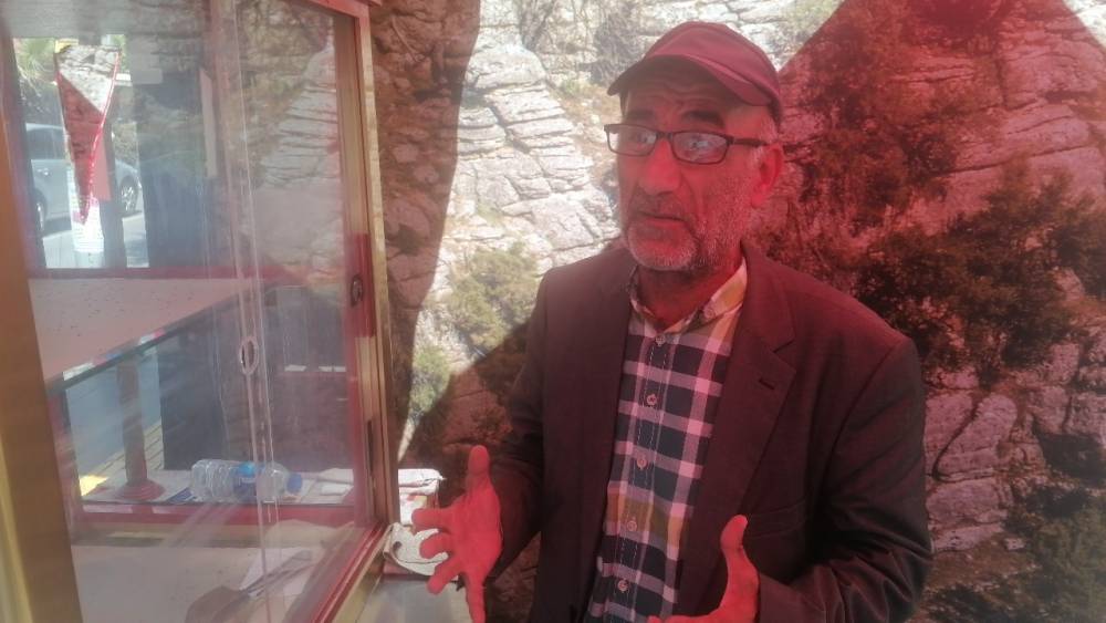 DEPREMZEDE BABA GÖZYAŞLARI ARASINDA 1 YILDIR GÖRMEDİĞİ OĞLUNU ARIYOR