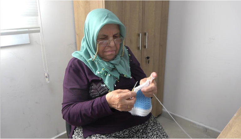 ÇOCUKLUK HAYALI OLAN OKUMA YAZMAYI 86 YAŞINDA ÖĞRENDI