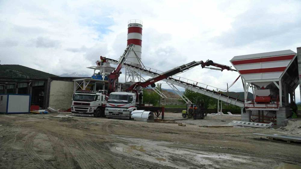 BETON SANTRALİNİN KURULUMUNDA SONA GELİNDİ