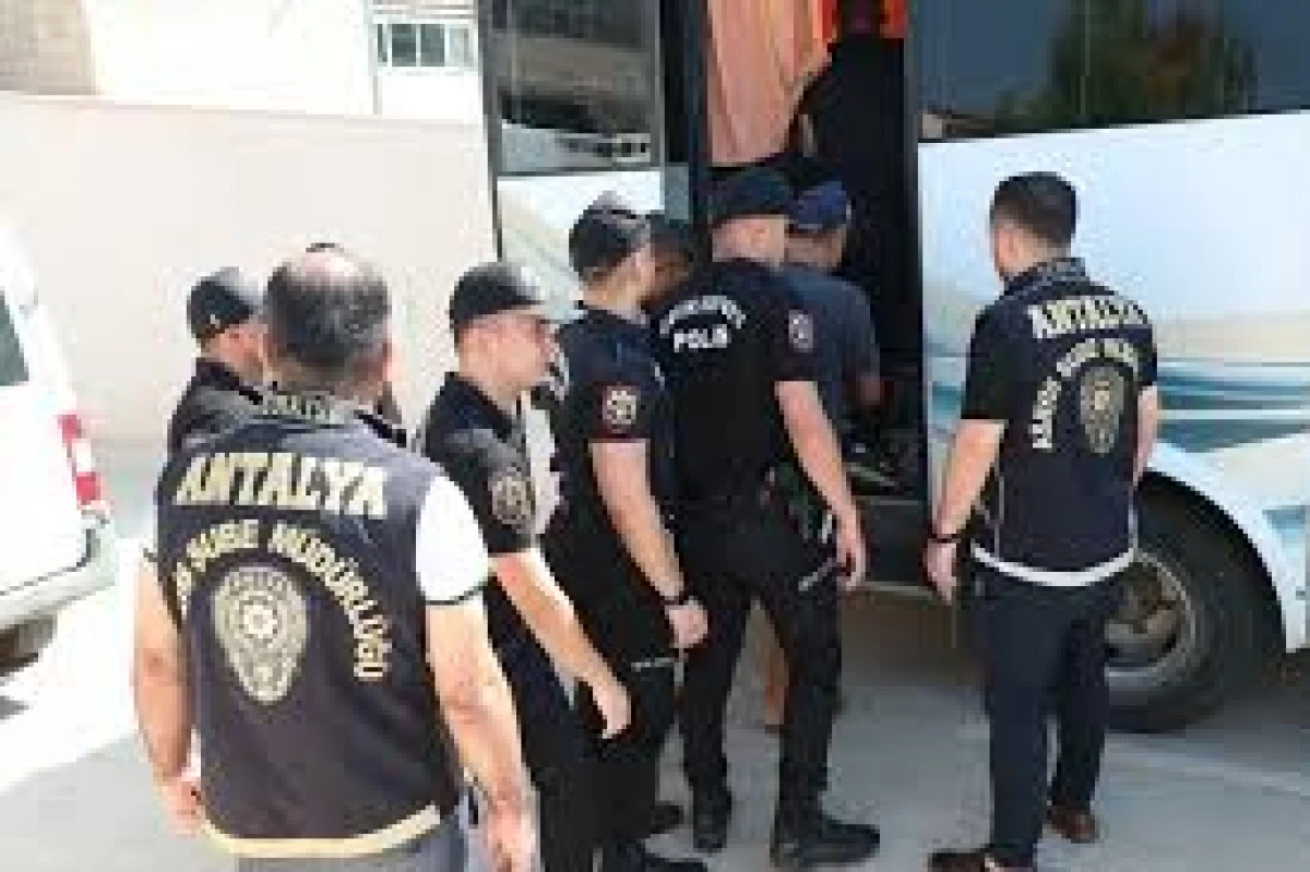 Antalya'da 30 Suçlu Yakalandı