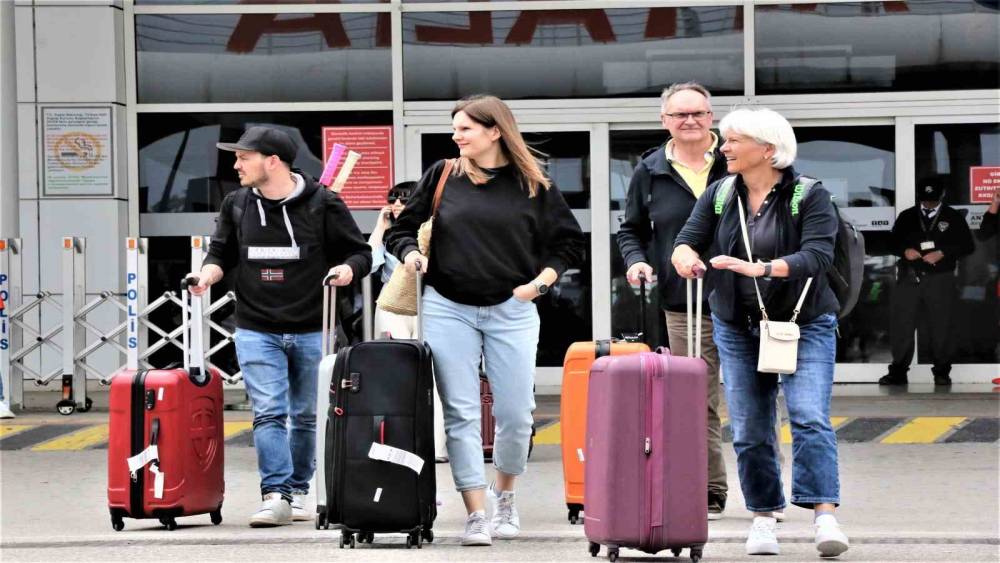 ANTALYA’YA GELEN ZİYARETÇİ SAYISI 11 MİLYONU GEÇTİ