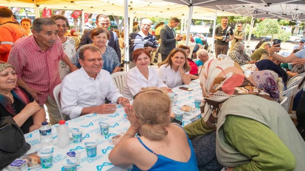 Yaşalmış vatandaşlar ’80’ler buluşması’nda ’yaza merhaba’ dedi