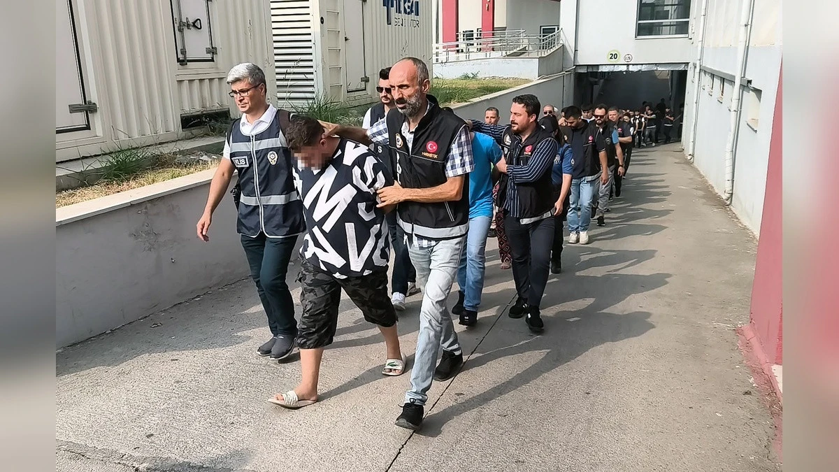 Adana Merkezli Uyuşturucu Operasyonu: 130 Gözaltı, 41 Kişi Adliyeye Sevk Edildi