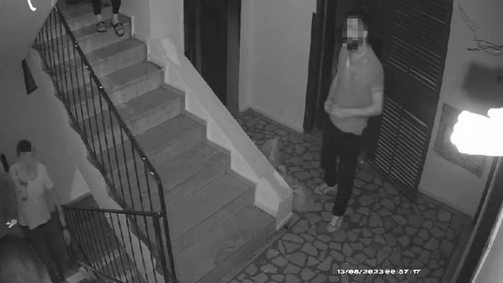 İŞ MERKEZİNE 5 KİŞİNİN SİLAHLI BASKINI KAMERADA