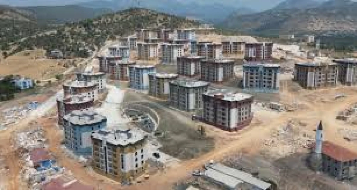 KOZAN’DA TOKİ TARAFINDAN INŞA EDILEN DEPREM VE SOSYAL KONUTLARINDA SONA GELINDI