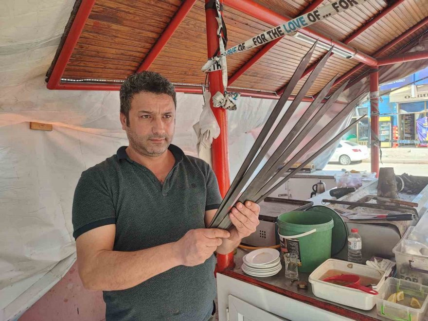 BU DA OLDU...MÜŞTERİLER İÇİN HAZIRLANAN ADANA KEBAPLARI ÇALDILAR