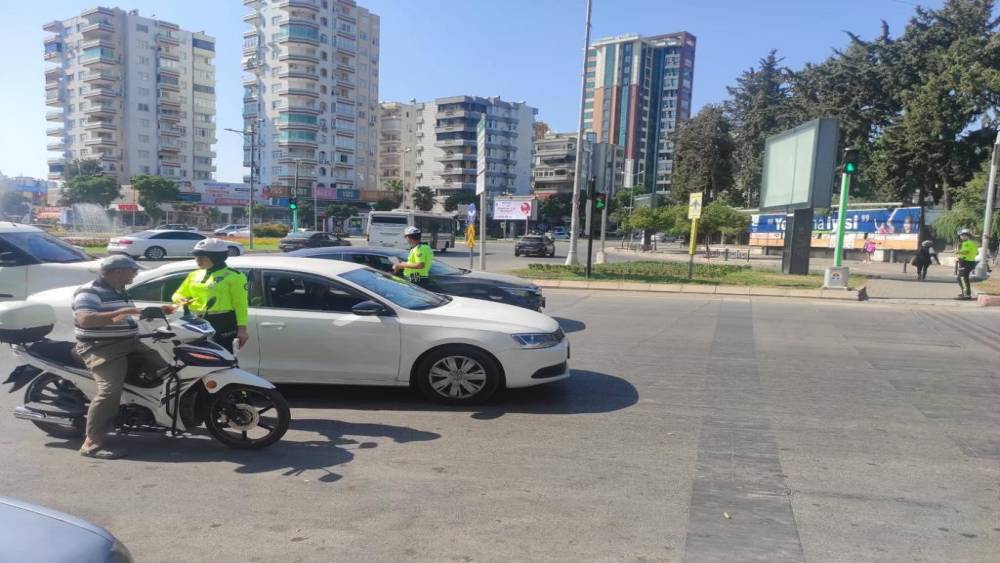 ADANA’DA TRAFİK EKİPLERİNDEN "YAYA" UYARASI
