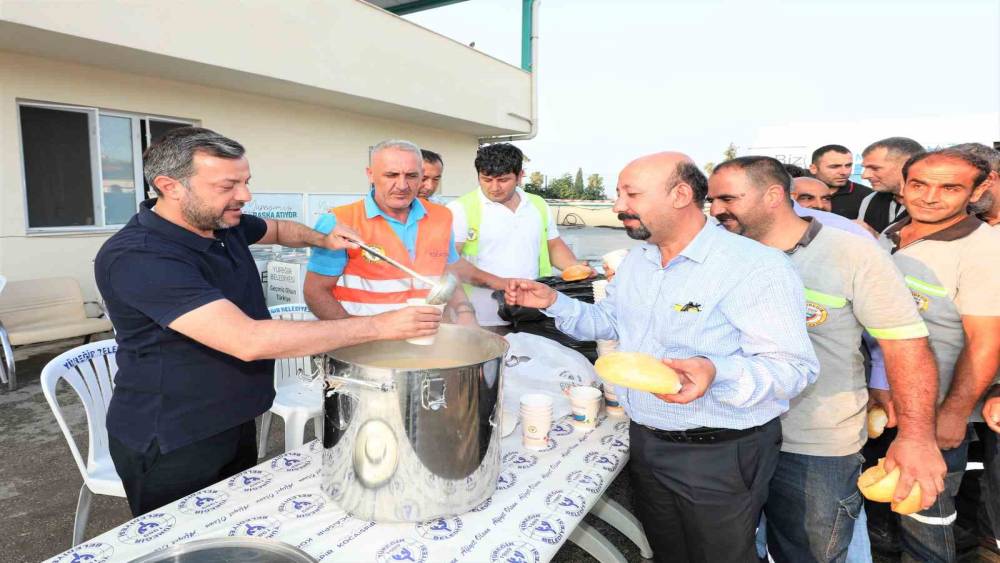 YÜREĞİR BELEDİYE BAŞKANI KOCAİSPİR, İŞÇİLERLE BİR ARAYA GELDİ