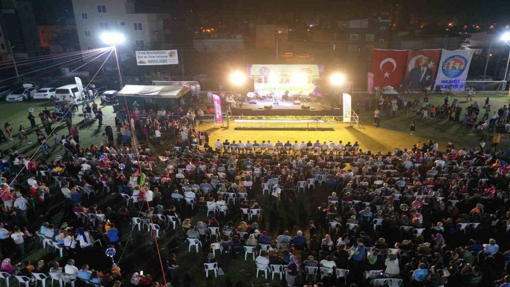 MEZİTLİ’DE 4. ÖRTÜ ALTI ÜZÜM FESTİVALİ YOĞUN İLGİ GÖRDÜ