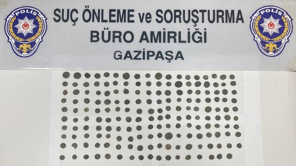 MOTOSİKLET OTURAĞINDA ROMA DÖNEMİNE AİT 179 ADET SİKKE İLE YAKALANDI