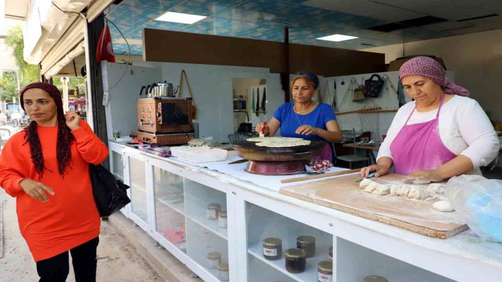 ATA KARAKILÇIK BUĞDAYI TARLADAN SOFRAYA ULAŞTI, SIKMA VE BÖREK OLDU