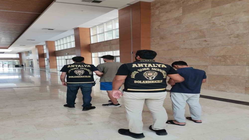 ANTALYA’DA KENDİSİNİ POLİS OLARAK TANITIP 1 MİLYON 600 BİN LİRALIK VURGUNA 6 GÖZALTI