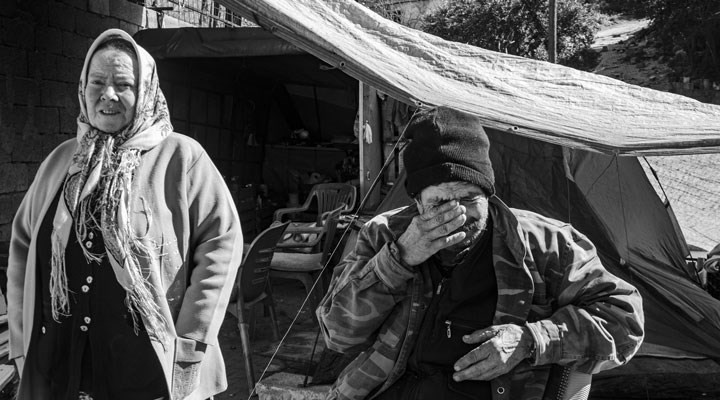 HATAY'DA KİMİ ÇOCUKLARI İÇİN MAMA KİMİ TORUNLARI İÇİN KALACAK YER İSTİYOR! GÖZYAŞLARINI TUTAMADILAR