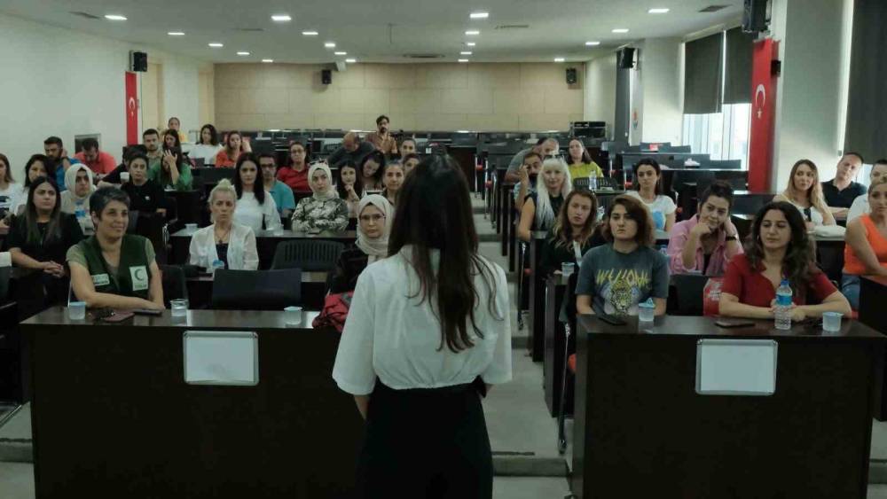 BÜYÜKŞEHİR VE YEŞİLAY İŞ BİRLİĞİYLE TEKNOLOJİ BAĞIMLILIĞI SEMİNERİ