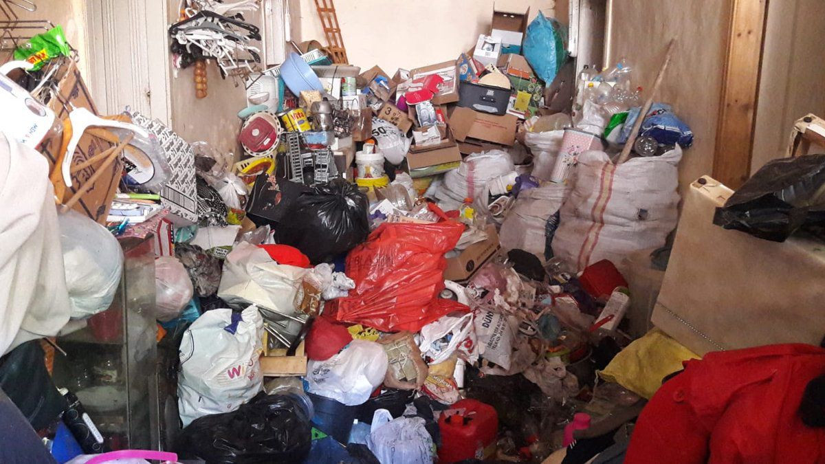 TEMİZLİK İŞÇİLERİ 10 SAATLİK ÇALIŞMA SONRASINDA ÇÖP EVİ TEMİZLEYEBİLDİ