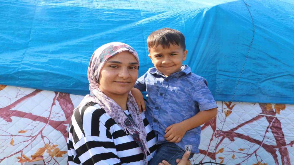 ÇADIRDAKİ DOĞUM GÜNÜ ANNEYİ HÜZÜNLENDİRDİ