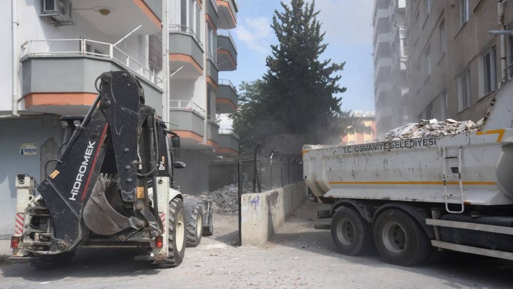 OSMANİYE’DE MESİRE ALANLARI VE MAHALLELERDE TEMİZLİK ÇALIŞMASI